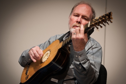 Jeffrey Noonan and his reproduction 17th century French guitar