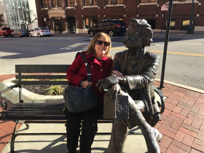 Maryfrances Wagner with Mark Twain in Kansas City